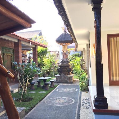 Twins Homestay Canggu Buitenkant foto