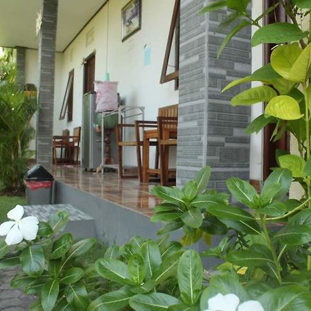 Twins Homestay Canggu Buitenkant foto